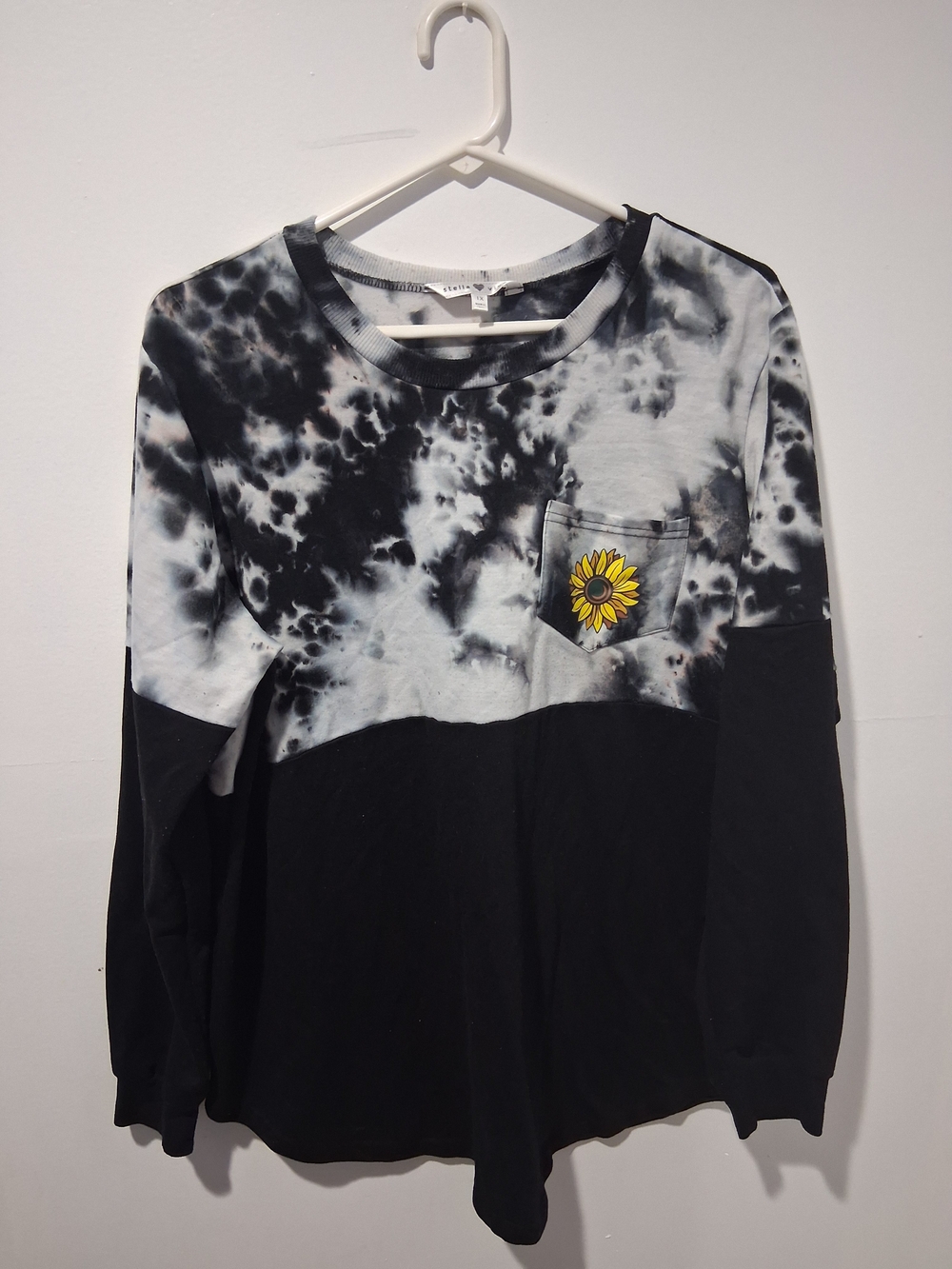 Stellah Black & White Tie-Dye Sweatshirt with Yellow Sunflower Pocket